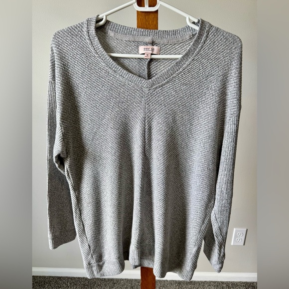 Per Se Sweaters - Per Se Women’s Light Gray V-Neck Ribbed Knit Sweater Medium